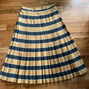 Vintage Gucci 100% wool drop pleated long skirt women’s Uk 42/XS-S Italy w/flaw